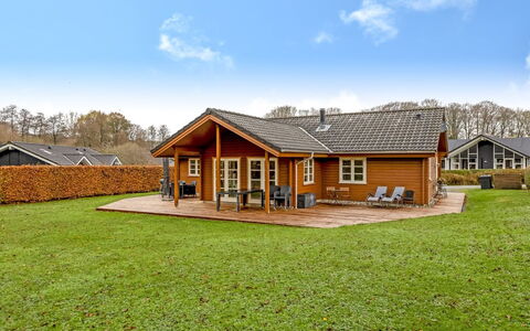 Marisol - 200M from the Sea: Hütte, Hinterhof, Garten, Gartenbauten, Schuppen, Abstellgleis, Gartenmöbel, Blockhaus, Outdoor Struktur, Hütte