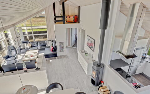 Anthea - 450M from the Sea: Zuhause, Hütte, Hartholz, Wohnzimmer, Holzboden, Design, Dachgeschoss, Blockhaus, Veranda