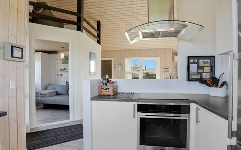 Anthea - 450M from the Sea: Holz, Interior Design, Fussboden, Flooring, Zimmer, Decke, Holzbeize, Hartholz, Küche, Design