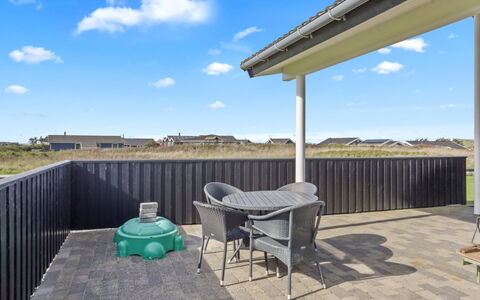 Anthea - 450M from the Sea: Dach, Die Architektur, Zuhause, Verbundwerkstoff, Schatten, Daylighting, Deck, Estate, Garten, Veranda