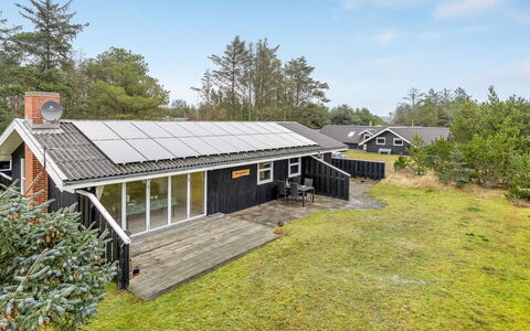 Gidske - 850M from the Sea: Dach, Haus, Zuhause, Hütte, Tür, Abstellgleis, Deck, Veranda, Planke, Hartholz