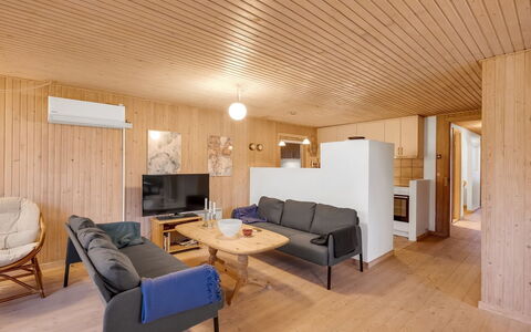 Gidske - 850M from the Sea: Möbel, Interior Design, Flooring, Fussboden, Holz, Decke, Holzboden, Zimmer, Couch, Wohnzimmer