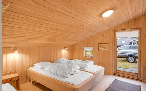 Gidske - 850M from the Sea: Holz, Decke, Interior Design, Schlafzimmer, Zimmer, Bett, Zuhause, Fussboden, Hartholz, Bedding