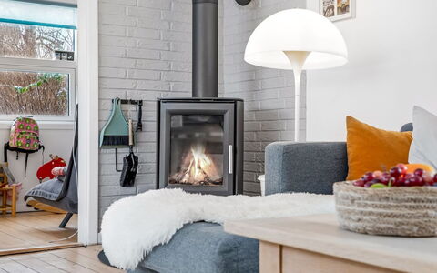 Antti - from the Sea: Flooring, Fussboden, Holz, Feuerstelle, Interior Design, Möbel, Holzboden, Holzofen, Zimmer, Wohnzimmer