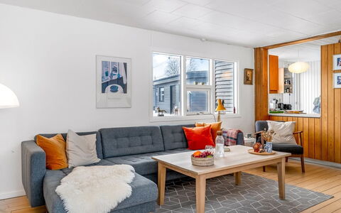 Antti - from the Sea: Möbel, Interior Design, Couch, Flooring, Fussboden, Holz, Wohnzimmer, Zimmer, Decke, Zuhause