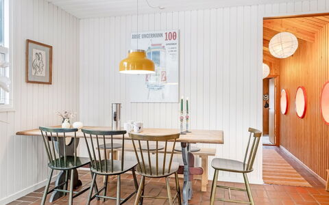 Antti - from the Sea: Möbel, Interior Design, Holz, Flooring, Tabelle, Beleuchtung, Light Fixture, Esszimmer, Fussboden, Küche & Esszimmer Tisch