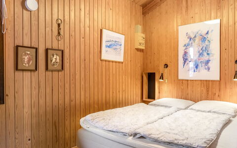 Antti - from the Sea: Holz, Schlafzimmer, Interior Design, Bett, Decke, Bettdecke, Fussboden, Flooring, Beleuchtung, Zimmer