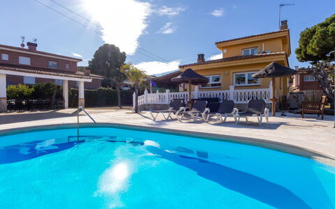 Villa Malaga: Schwimmbad, Resort, Freizeit, Schatten, Urlaub, Eco Hotel, Gartenmöbel, Hazienda, Tropen