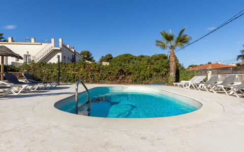 Villa Malaga: Schwimmbad, Resort, Freizeit, Schatten, Urlaub, Eco Hotel, Gartenmöbel, Hazienda, Tropen