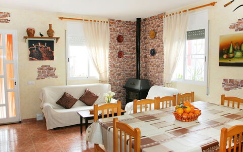 Masia del Mosso: Zimmer, Eigentum, Interior Design, Möbel, Wohnzimmer, Orange, Gebäude, Wand, Esszimmer, Tabelle