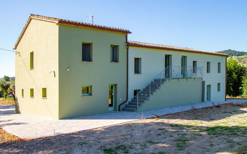 Zena Apartment: Wand, Fassade, Die Architektur, Zuhause, Wohngebiet, Tür, Verbundwerkstoff, Estate, Balkon, Gips