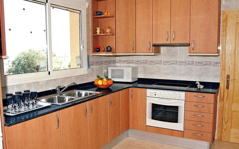 Mestral: Countertop, Cabinetry, Küche, Zimmer, Möbel, Eigentum, Herd, Major Appliance, Herd, Interior Design