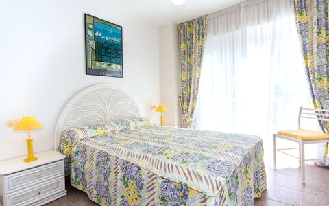 El Palmar Playa Romana: Möbel, Eigentum, Blau, Azurblau, Gebäude, Dekoration, Textil, Fenster, Beleuchtung, Interior Design
