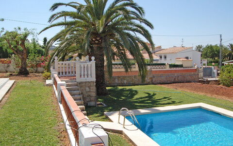 Casa Pia: Eigentum, Schwimmbad, Grundeigentum, Haus, Palme, Baum, Arecales, Villa, Gebäude, Hinterhof