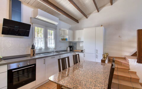 La Marquesa: Cabinetry, Countertop, Eigentum, Gebäude, Holz, Interior Design, Die Architektur, Küche, Küchengerät, Herd