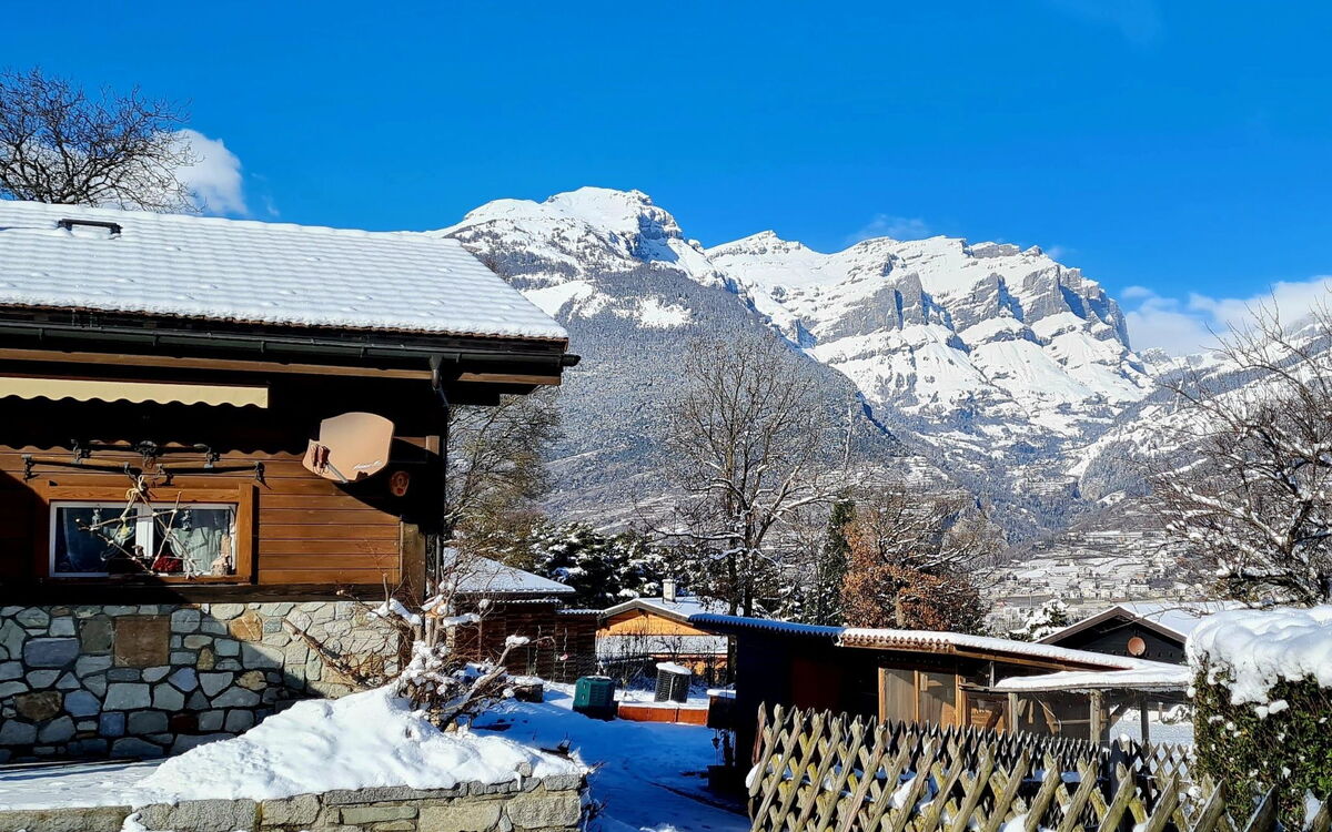 Chalet Haus (Bei Einfahrt Grosser Nussbaum )