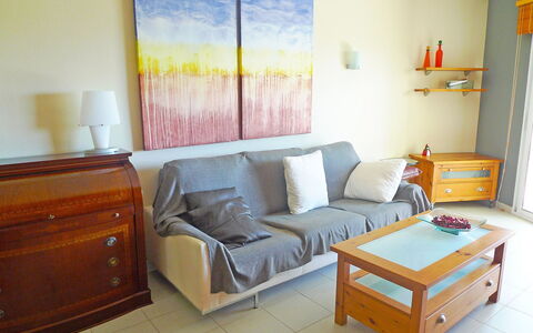 Las Dunas: Zimmer, Möbel, Eigentum, Schlafzimmer, Orange, Interior Design, Fussboden, Gelb, Wand, Bett