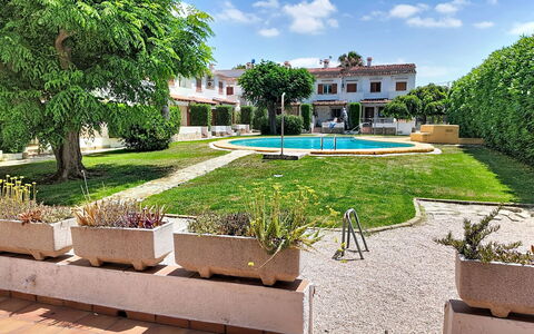 Mimosa i: Hazienda, Estate, Resort, Garten, Hof, Rasen, Garten, Villa, Landscaping, Schatten