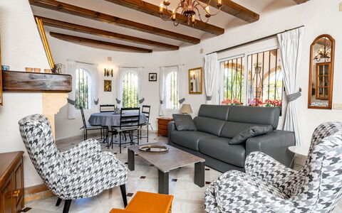 Pinomar: Wohnzimmer, Zimmer, Eigentum, Möbel, Interior Design, Gebäude, Haus, Zuhause, Grundeigentum, Decke