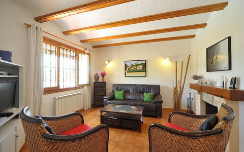 Reposo: Zimmer, Eigentum, Interior Design, Decke, Möbel, Wohnzimmer, Gebäude, Haus, Grundeigentum, Wand