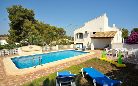 Toscal: Eigentum, Schwimmbad, Haus, Gebäude, Grundeigentum, Sonnenliege, Villa, Urlaub, Resort, Freizeit