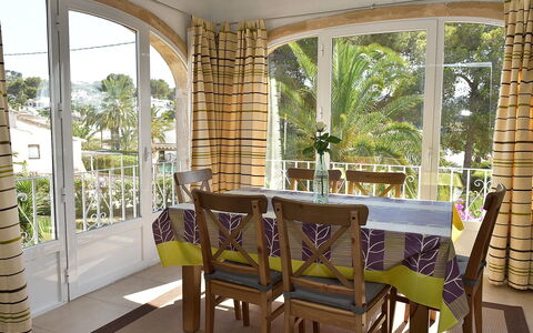Toscal: Eigentum, Zimmer, Möbel, Veranda, Gebäude, Interior Design, Grundeigentum, Haus, Tabelle, Esszimmer