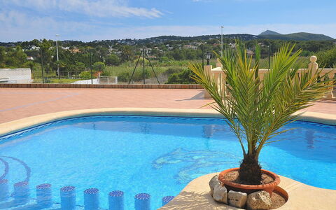 Patrai: Schwimmbad, Eigentum, Wasser, Azurblau, Urlaub, Baum, Resort, Palme, Grundeigentum, Freizeit
