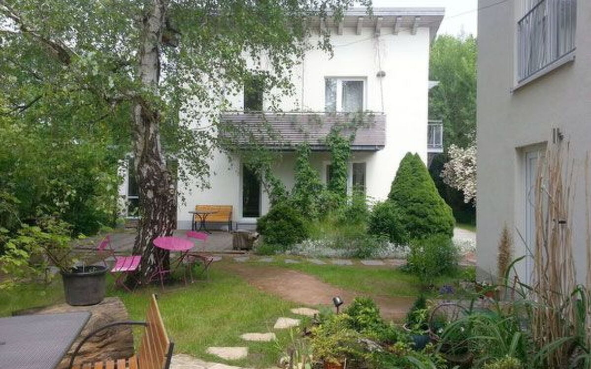 Moderne Erdgeschoss-Wohnung mit Terrasse