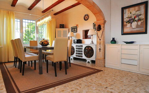 Portichol: Zimmer, Eigentum, Decke, Gebäude, Interior Design, Fussboden, Möbel, Haus, Esszimmer, Grundeigentum