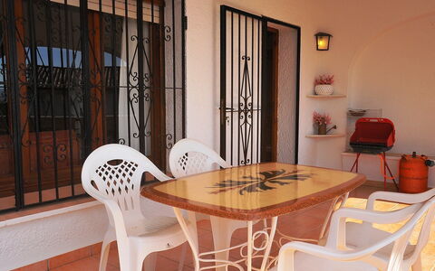 Balcon al Mar: Zimmer, Eigentum, Esszimmer, Tabelle, Möbel, Interior Design, Haus, Gebäude, Küche & Esszimmer Tisch, Stuhl