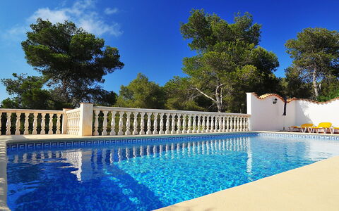 Balcon al Mar: Schwimmbad, Wasser, Eigentum, Freizeit, Grundeigentum, Himmel, Urlaub, Haus, Zuhause, Gebäude