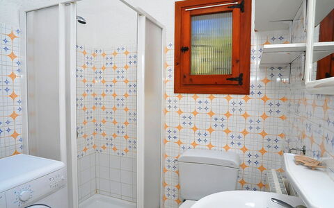 Balcon al Mar: Badezimmer, Zimmer, Eigentum, Orange, Fliese, Wand, Armatur, Interior Design, Die Architektur, Haus