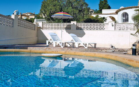 La Caissa: Schwimmbad, Blau, Eigentum, Gebäude, Die Architektur, Azurblau, Wasser, Villa, Urlaub, Tourismus