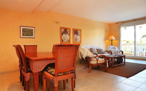 Jávea 421: Zimmer, Eigentum, Möbel, Esszimmer, Interior Design, Grundeigentum, Gebäude, Tabelle, Fussboden, Haus