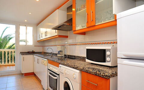 Jávea 421: Eigentum, Countertop, Zimmer, Küche, Cabinetry, Möbel, Gebäude, Major Appliance, Haus, Orange