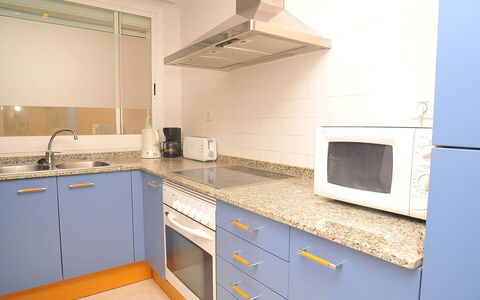 Atarazanas: Countertop, Zimmer, Eigentum, Küche, Cabinetry, Möbel, Gelb, Gebäude, Haus, Herd