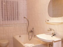 Für 11 Personen und 1 Kind