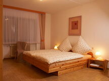 Für 11 Personen und 1 Kind