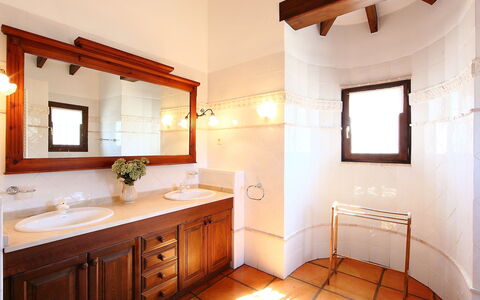Paraje de Libertad: Zimmer, Eigentum, Badezimmer, Gebäude, Möbel, Interior Design, Fussboden, Haus, Sinken, Decke