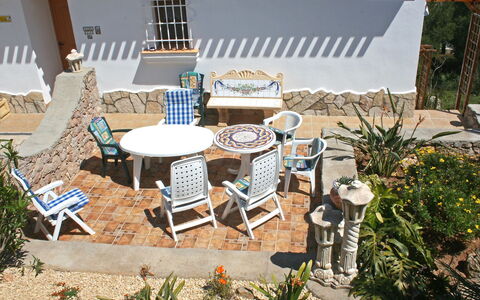 Monte Y Mar: Eigentum, Terrasse, Haus, Hinterhof, Grundeigentum, Zimmer, Gebäude, Zuhause, Urlaub, Möbel