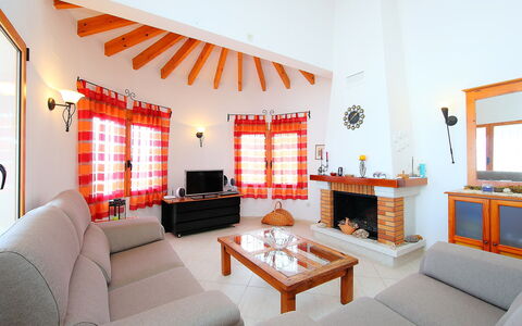 Monte Y Mar: Wohnzimmer, Zimmer, Eigentum, Interior Design, Möbel, Orange, Gebäude, Haus, Grundeigentum, Decke