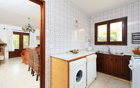 Marianne: Zimmer, Eigentum, Möbel, Interior Design, Gebäude, Grundeigentum, Haus, Decke, Countertop, Cabinetry