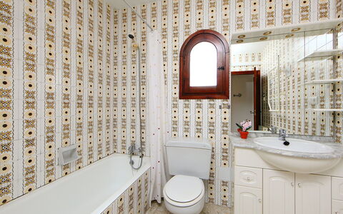 Marianne: Badezimmer, Eigentum, Zimmer, Interior Design, Fliese, Grundeigentum, Wand, Die Architektur, Gebäude, Haus