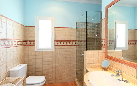 Azul: Badezimmer, Eigentum, Zimmer, Fliese, Interior Design, Gebäude, Haus, Die Architektur, Wand, Grundeigentum