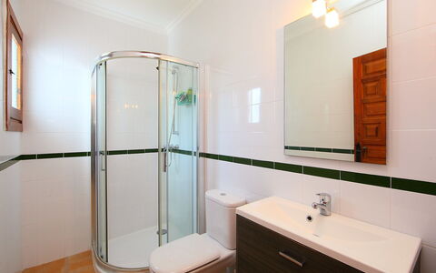 Bel: Badezimmer, Zimmer, Eigentum, Interior Design, Grundeigentum, Gebäude, Armatur, Haus, Die Architektur, Fussboden