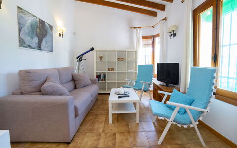 Rafol: Möbel, Eigentum, Couch, Blau, Bilderrahmen, Komfort, Interior Design, Wohnzimmer, Flooring, Die Architektur
