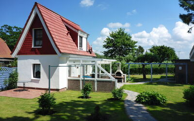 Behagliches Ferienhaus mit Garten und Terrasse