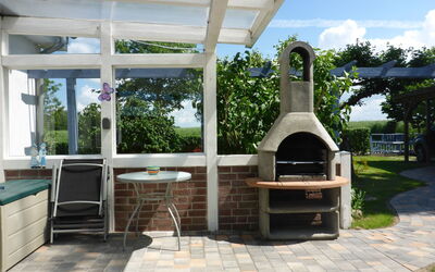 Behagliches Ferienhaus mit Garten und Terrasse