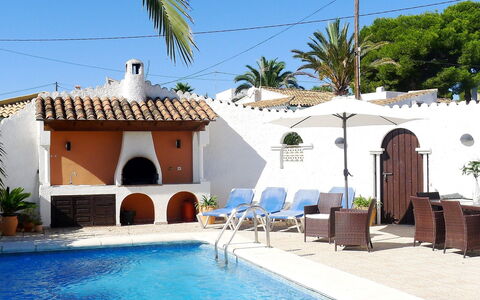 Avalon: Eigentum, Haus, Schwimmbad, Gebäude, Grundeigentum, Urlaub, Azurblau, Villa, Himmel, Sommer