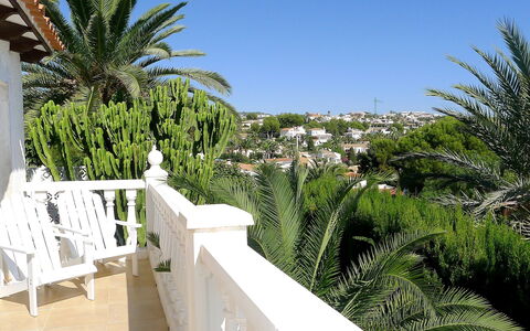 Avalon: Eigentum, Vegetation, Grundeigentum, Baum, Haus, Botanik, Palme, Gebäude, Balkon, Pflanze